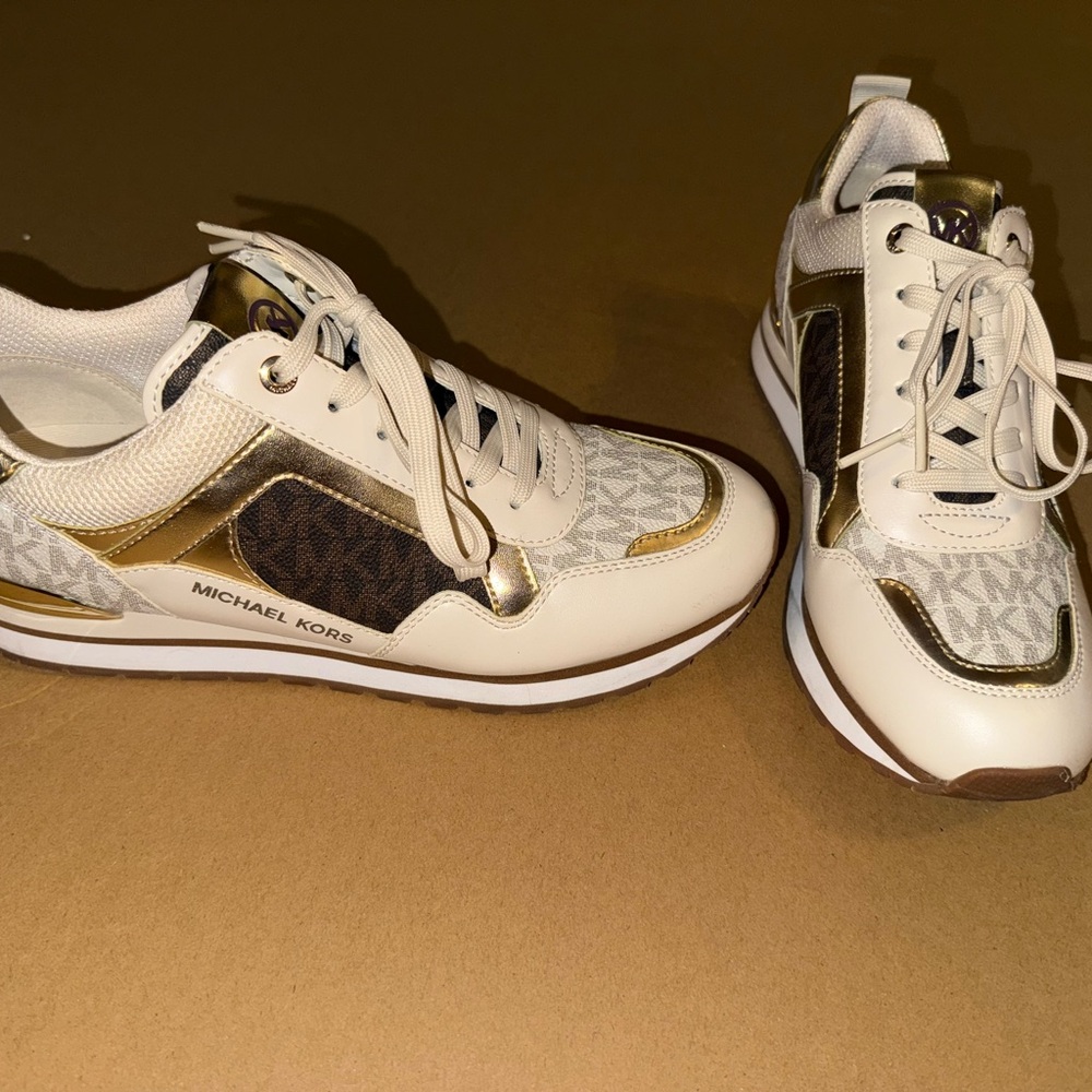 Michael Kors Women's Gold and White Sneakers size 8
